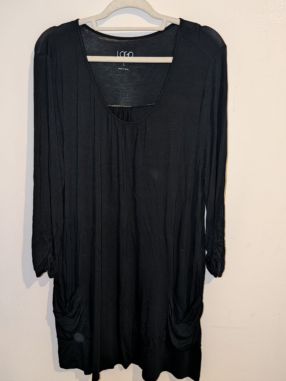 LOGO by Lori Goldstein Black LS Scoop Neck Dress with Ruched Pockets Size L